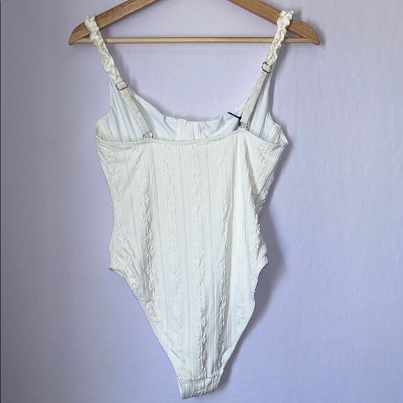 NWT LPA White Tonal Floral Textured One-Piece Swimsuit Medium - Picture 7 of 8